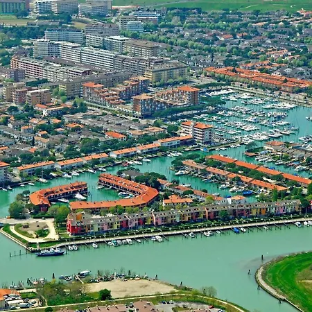 Lovely Flat Facing The Swimming Pool Каорле