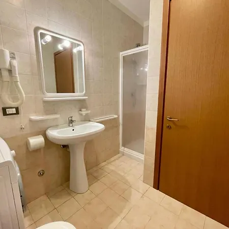 Lovely Flat Facing The Swimming Pool *