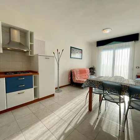 Lovely Flat Facing The Swimming Pool דירה