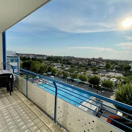 Lovely Flat Facing The Swimming Pool * קאורלה
